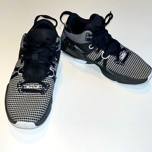 Nike Lebron Witness VII TB Basketball Shoes. Men’s Size 11 Black/White Sneakers!